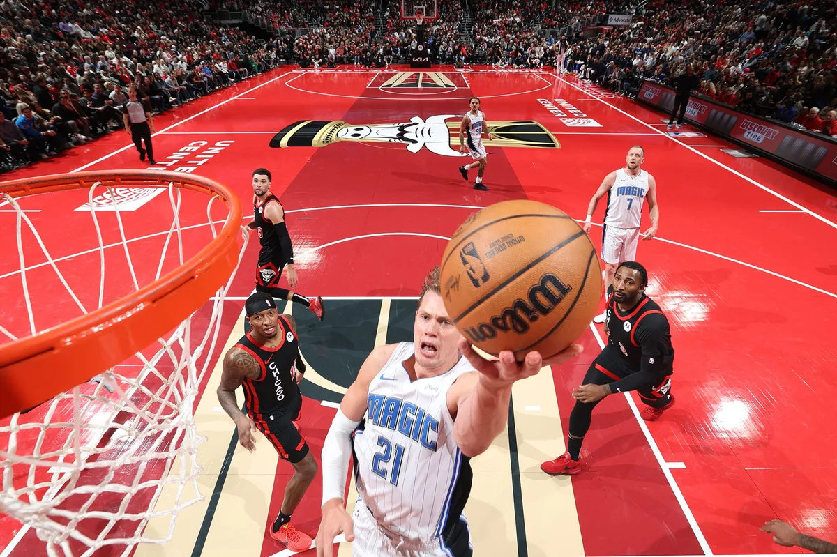 NBA篮球赛事现场，AOA体育品牌展示